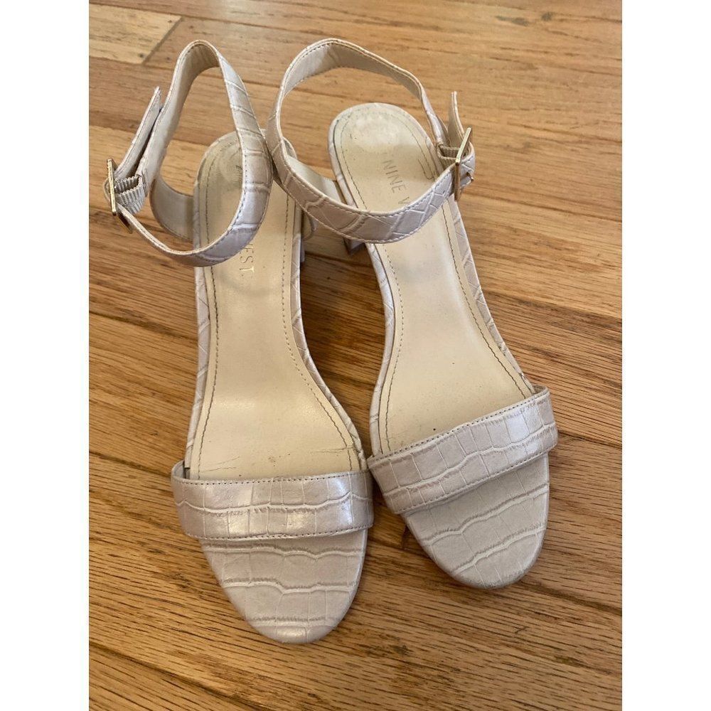 Nine West, women’s nude snakeskin print ankle strap 2.5” block heels size 8M